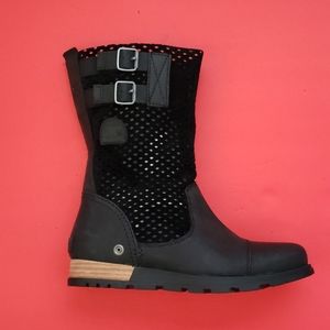 Women Sorel Major Pull On Perforated Boots.